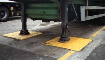 TRAILER PLATE LOADING BAY ACCESSORY